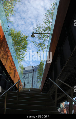 Entrée au parc restauré Highline conservancy Balade dans Paris, une fois qu'une ligne d'alimentation de l'entrepôt et Meat Packing District Banque D'Images