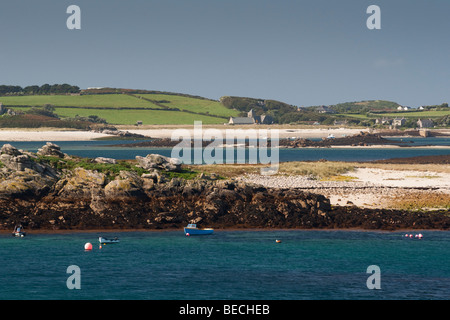 Vue depuis St Martin vers vieux sur Grimbsby Treso, Isles of Scilly Banque D'Images