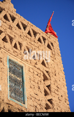 Détail de boue marocaine kasbah bâtiment adobe, Merzouga, Maroc Banque D'Images