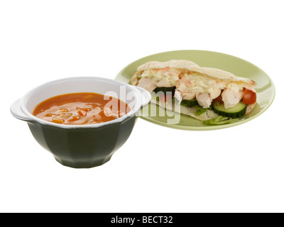 Soupe de légumes avec un poulet pain pitta Banque D'Images