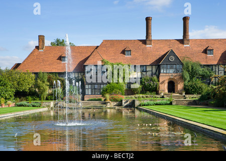 RHS Wisley Garden. Laboratoire et Canal. Surrey, UK Banque D'Images
