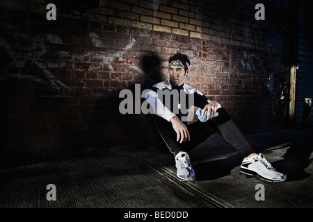 L'homme se reposant après l'exercice Banque D'Images