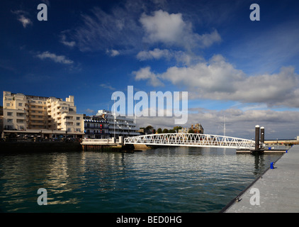 Trinity landing pontoon, Cowes, île de Wight, Angleterre, Royaume-Uni. Banque D'Images