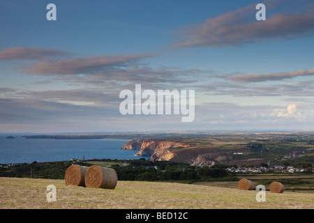 St.Agnes et falaises Cligga de St.Agnes balise. Banque D'Images