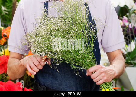 Ce fleuriste un bouquet de fleurs Banque D'Images