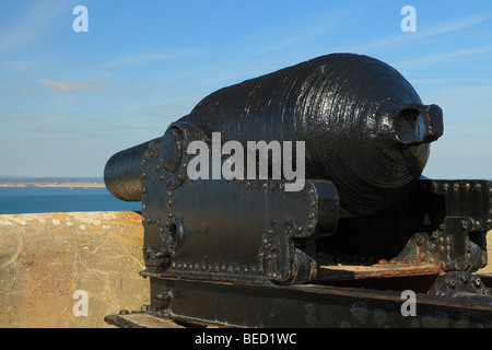 Les aiguilles de canons à la vieille batterie, île de Wight, Angleterre, Royaume-Uni. Banque D'Images