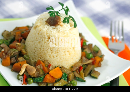 Couscous aux légumes Recette disponible. Banque D'Images
