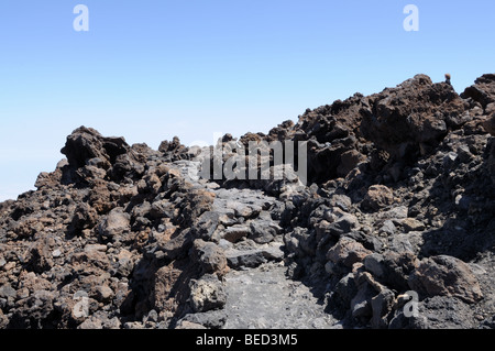 Chemin dans le champ de lave sur le dessus du volcan Teide, Tenerife, Espagne Banque D'Images