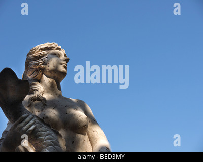 Statue d'une sirène à Sorrente dans la baie de Naples Italie Banque D'Images