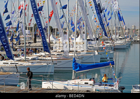 Yachts amarrés au Grand Pavois salon nautique international à La Rochelle, France. Banque D'Images