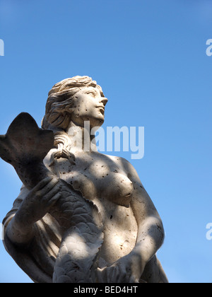 Statue d'une sirène à Sorrente dans la baie de Naples Italie Banque D'Images