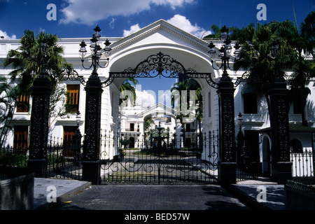 Porte d'entrée à l'Office National Capitol Building, dans la capitale, Caracas, Venezuela, Caraïbes, Amérique du Sud Banque D'Images