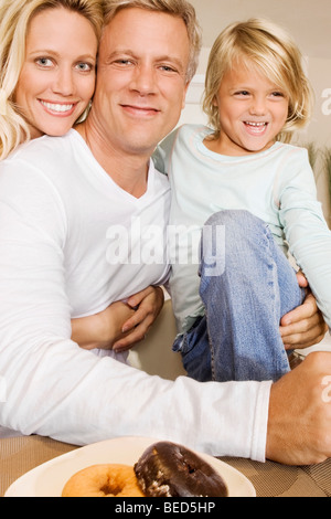 Couple avec leur fille smiling Banque D'Images