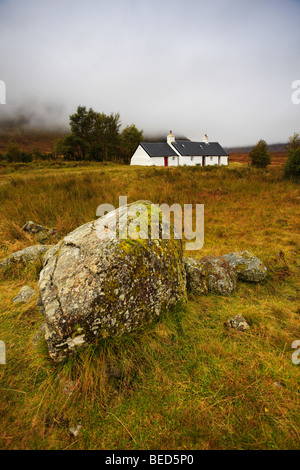 Cottage de Blackrock, Glen Coe dans la pluie Banque D'Images