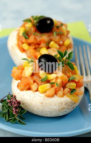 Champignons farcis au tofu. Recette disponible. Banque D'Images