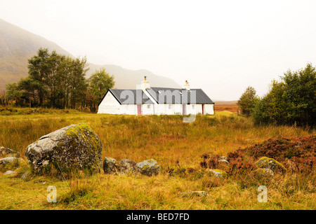 Cottage de Blackrock, Glen Coe dans la pluie Banque D'Images