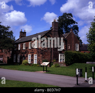 Le logement pour le personnel de la cathédrale dans l'enceinte de la cathédrale Carlisle Cumbria England Banque D'Images