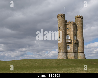 Broadway Tower est une folie situé sur Broadway Hill Banque D'Images