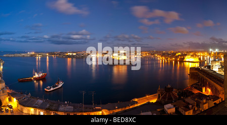 Grand port avec une vue vers le Fort St Angelo, Rinella, Kalkara, Vittoriosa und Senglea, Malte, Europe Banque D'Images