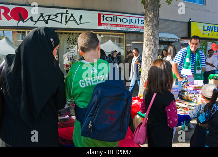 Foire de rue dans le nouveau petit secteur du Maghreb à Montréal Canada Banque D'Images