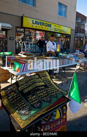 Foire de rue stands dans Le Petit Maghreb Montréal Canada Banque D'Images