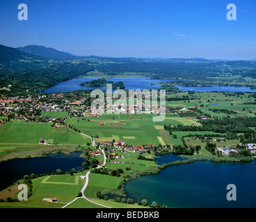 Photo aérienne, Froschhausen, Froschhausen Lake et Lake Riegsee, dans le dos et le lac Staffelsee Murnau, Haute-Bavière, Allemand Banque D'Images