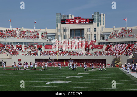 Le nouveau Indiana University Memorial Stadium lors d'un match de football. Banque D'Images