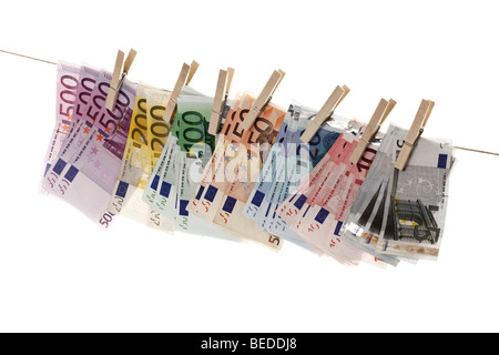 Billets en euros sur une corde Banque D'Images