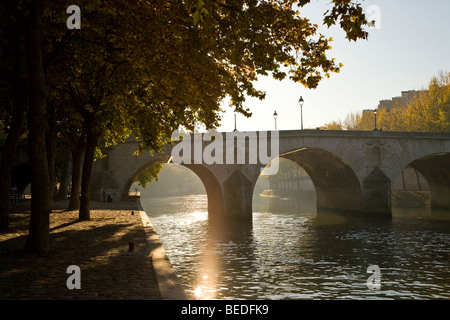 Pont PONT MARIE ET LE QUAI, PARIS Banque D'Images
