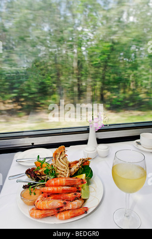 Mis à table dans la voiture-restaurant du train Sunlander, Queensland, Australie Banque D'Images