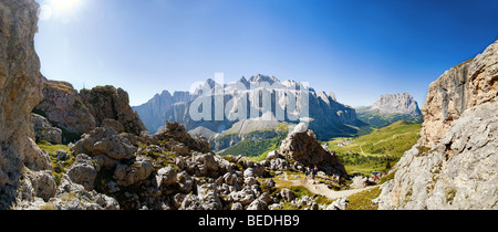 Vue sur le groupe du Sella depuis le col de cir près de Passo Gardena en parc national Puez Geisler, Sëlva, Selva, Val Gardena, Gardena V Banque D'Images