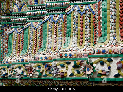 Motif en céramique, mosaïque, de l'ornementation, du Grand Palais et Wat Phra Kaeo, temple bouddhiste, Bangkok, Thailande, Asie Banque D'Images
