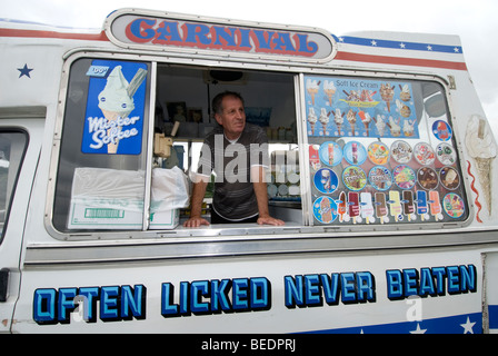 Camp climat 2009 Blackheath Ice cream van avec slogan souvent léché jamais battus sur le côté Banque D'Images