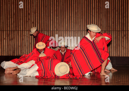 Ballet folklorique équatorienne, Ballet Folclorico Nacional, Quito, Équateur Banque D'Images