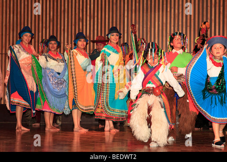 Ballet folklorique équatorienne, Ballet Folclorico Nacional, Quito, Équateur Banque D'Images