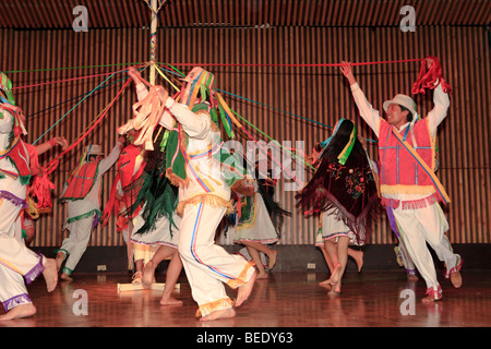 Ballet folklorique équatorienne, Ballet Folclorico Nacional, Quito, Équateur Banque D'Images