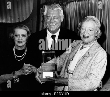 Acteur Cary Grant recevoir un prix Banque D'Images