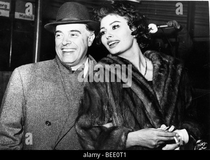 Actrice Sophia Loren avec mari Carlo Ponti pour son anniversaire Banque D'Images