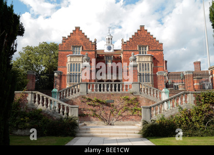 Étapes et des terrasses jusqu'à l'ancien bâtiment de l'école à Harrow School, Harrow on the Hill, Middlesex, Royaume-Uni. Banque D'Images
