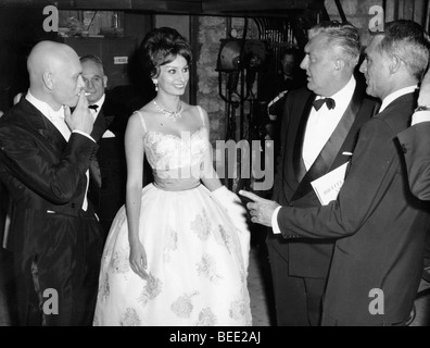 Sophia Loren, Yul Brynner, Cary Grant et Jacques Tati à la Chancellerie Ball Banque D'Images