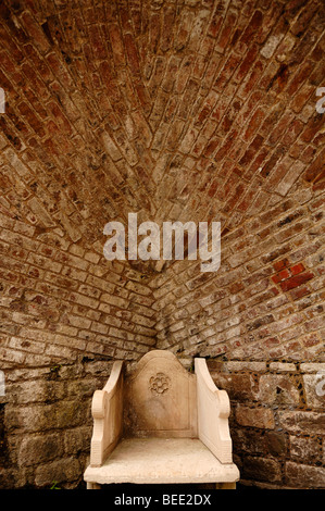 Chaire en pierre sous une voûte en pierre dans le château de Walmer, 1540,, Walmer Deal, Kent, Angleterre, Royaume-Uni, Europe Banque D'Images