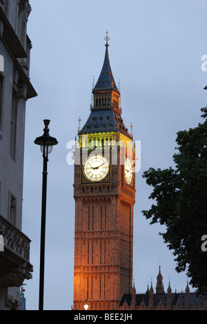 BIG BEN PHOTOGRAPHIÉ AU CRÉPUSCULE À LONDRES Banque D'Images