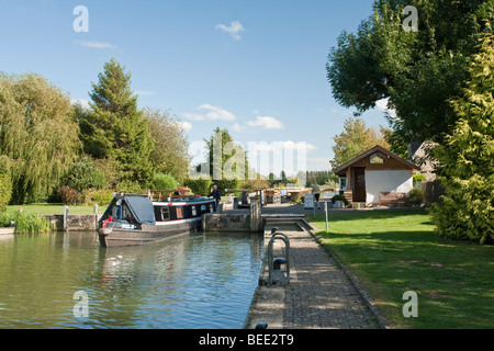 15-04 émergeant de rois Lock sur la Tamise près de Oxford, Oxfordshire, UK Banque D'Images