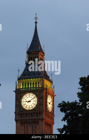 BIG BEN PHOTOGRAPHIÉ AU CRÉPUSCULE À LONDRES Banque D'Images