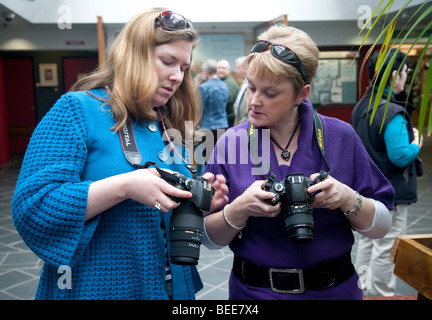 Les Photographes de parler de sexe féminin Banque D'Images