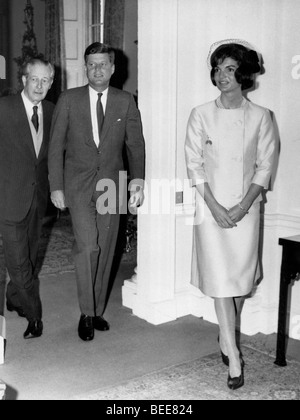 John F. Kennedy, Jackie et Harold Macmillan Banque D'Images