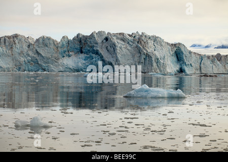 La fonte des glaces d'Arctic Glacier au Svalbard KongsFjorden Banque D'Images