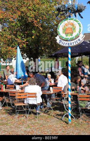 Jardin de bière dans la ville de Dresden, le lac Ammersee, Haute-Bavière, Allemagne. Photo par Willy Matheisl Banque D'Images