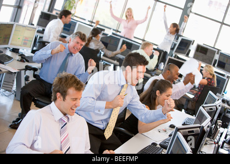 Voir Très animé d'opérateurs en bourse Office Banque D'Images