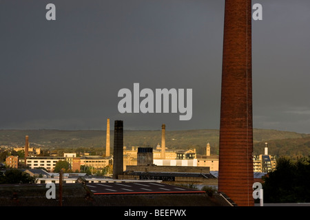 L'usine et d'usine de cheminées Shipley et Saltaire est un rappel du passé industriel de Bradford, West Yorkshire Banque D'Images